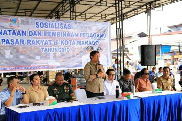 Wali Kota Vicky Lumentut Hadiri Kegiatan Sosialisasi Penataan dan Pembinaan Pedagang Pasar Rakyat di Kota Manado