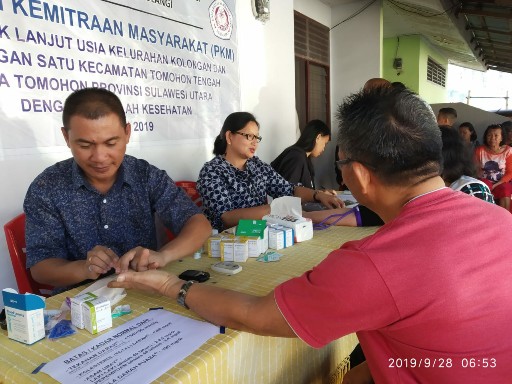 Gelar Pemeriksaan Kesehatan PKM untuk Lansia Kelurahan Kolongan dan Kolongan 1 Tomohon