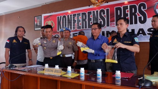 Polres Minahasa Gelar Konferensi Pers Penangkapan 3 Pelaku Pengedar Obat Keras