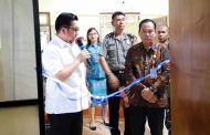 Beri Pelayanan Prima Bagi Masyarakat, Wawali Mor Bastiaan Resmikan Service Point Perizinan di Kecamatan Tuminting