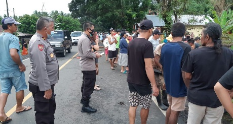 Pimpin Puluhan Personel, Kapolres Minsel Bantu Evakuasi Lokasi Banjir di Kecamatan Tenga dan Sinonsayang