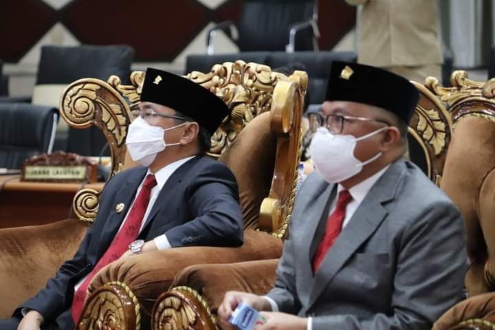 Rapat Paripurna, AA-RS Bersama DPRD Manado Dengarkan Pidato Presiden