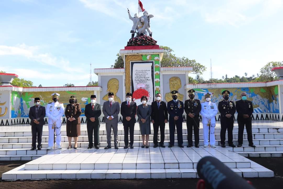Kenang Jasa Pahlawan di HUT RI ke-76, AA-RS Kunjungi TMP Kairagi