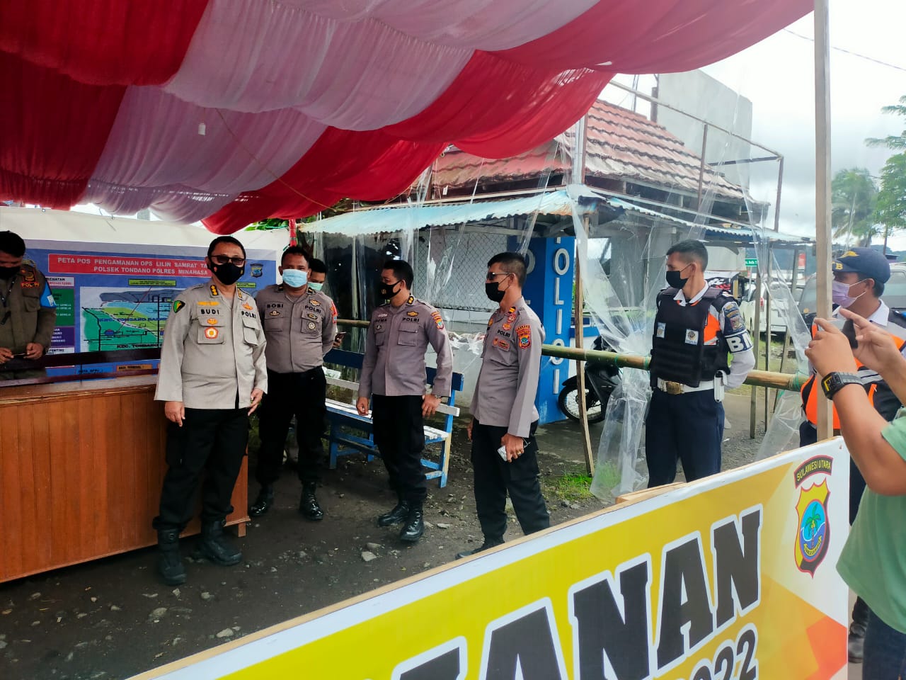 Pusdokkes Mabes Polri Kunjungi Pos Pengamanan Nataru di Boulevard Tondano