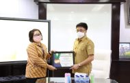 Walikota Andrei Terima Penghargaan UHC dari BPJS Kesehatan Cabang Manado