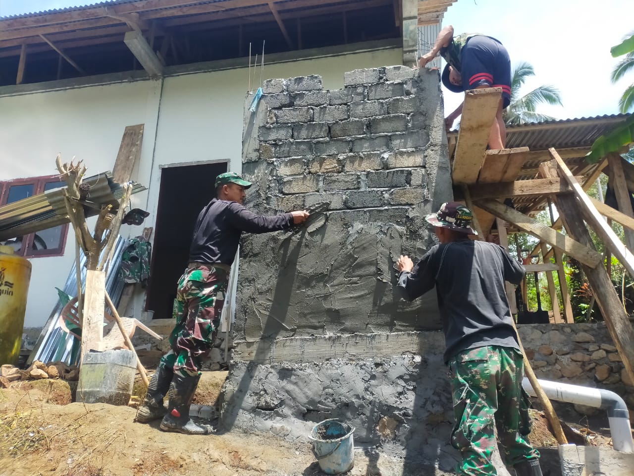 Satgas TMMD ke-115 Desa Tondei III Percepat Pembangunan MCK di Gereja GPDI Desa Dusun jauh Pelita