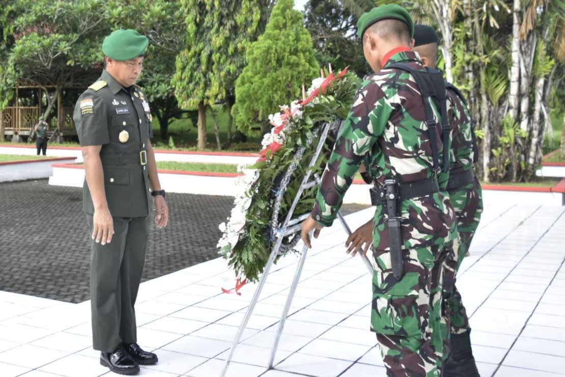 Peringati Hari Juang Kartika TNI-AD 2022, Kasdam XIII/Merdeka Pimpin Ziarah ke TMP Kairagi