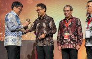 Manado Capai Kepesertaan JKN, Walikota AA Terima Penghargaan UHC Award