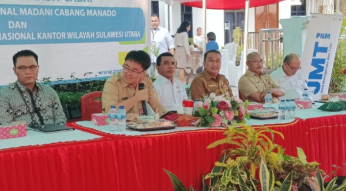 Walikota Andrei Angouw Hadiri Pembagian 5.000 Bibit Cabai di Kelurahan Mahakeret Timur