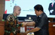 Ingatkan Jajaran untuk Taat Pajak, Bupati Kumendong Lakukan Pengisian SPT Tahun 2023 serta Terima Penghargaan dari KPP Pratama Bitung