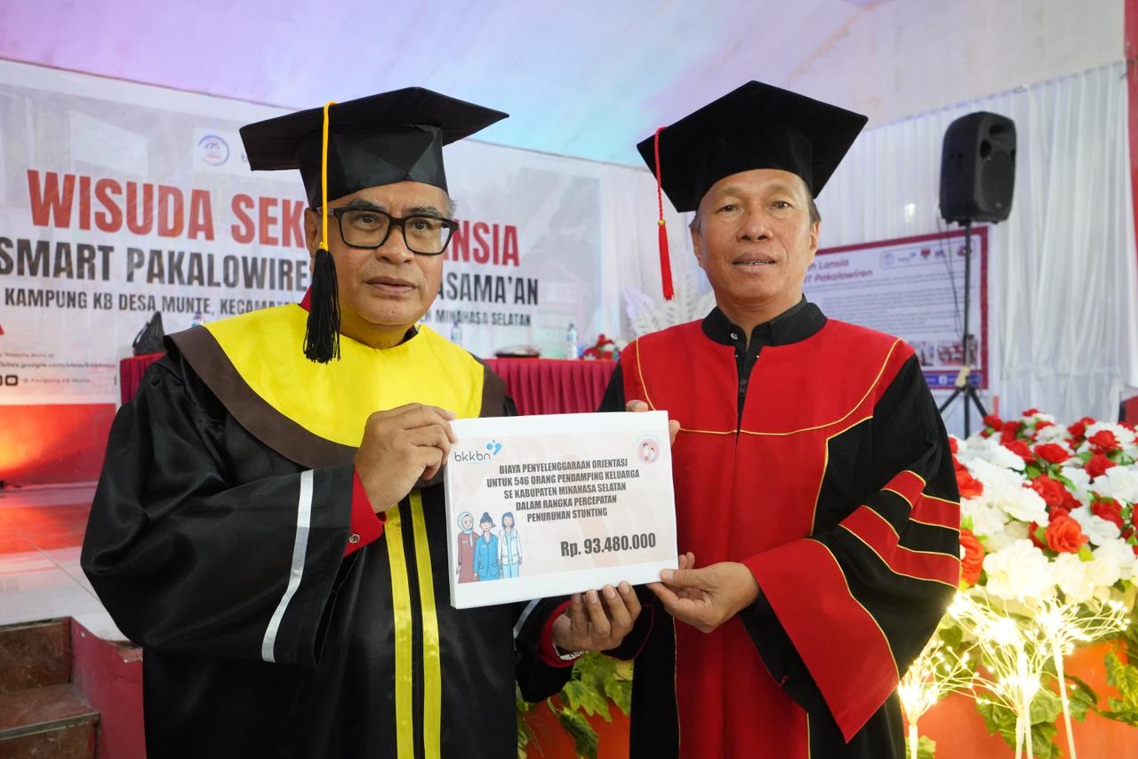 Bupati FDW Hadiri Wisuda Sekolah Lansia Pertama di Sulut