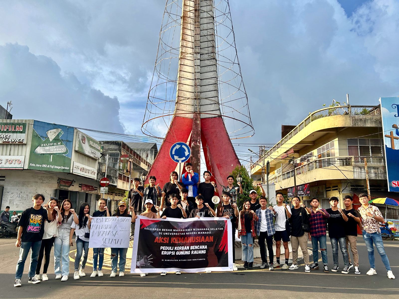 Kelbes Mahasiswa Minsel di Unima Gelar Aksi Penggalangan Dana Untuk Warga Sitaro