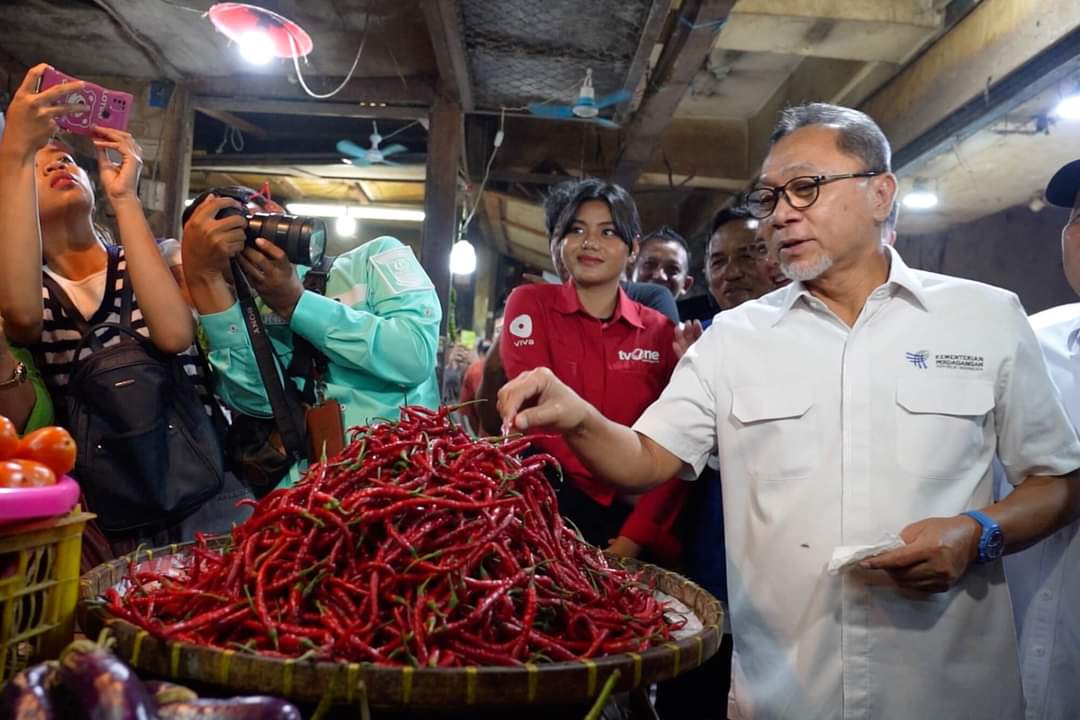 Tinjau Pasar Tambun, Mendag Zulkifli Hasan: Harga Bapok Mulai Turun, Semoga Rakyat Bahagia