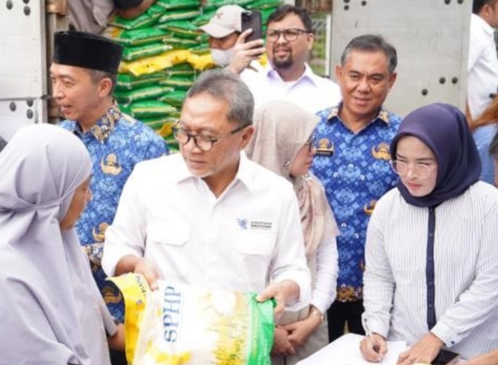 Pantau Bapok di Pasar Anyar Bogor, Mendag Zulkifli Hasan: Harga Beras Mulai Turun