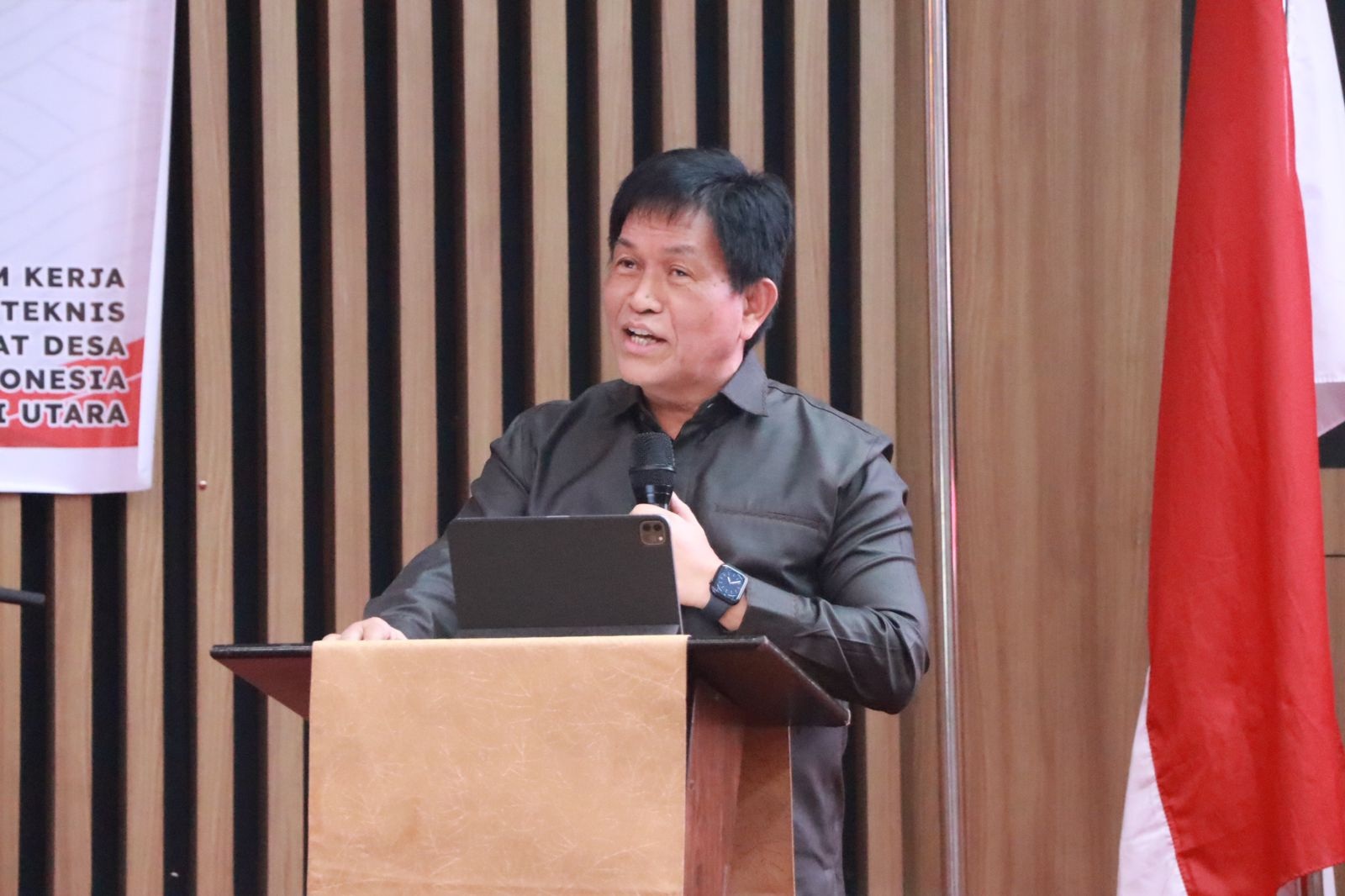Andi Silangen Jadi Pembicara di Bimtek Peningkatan Kapasitas Aparatur Desa