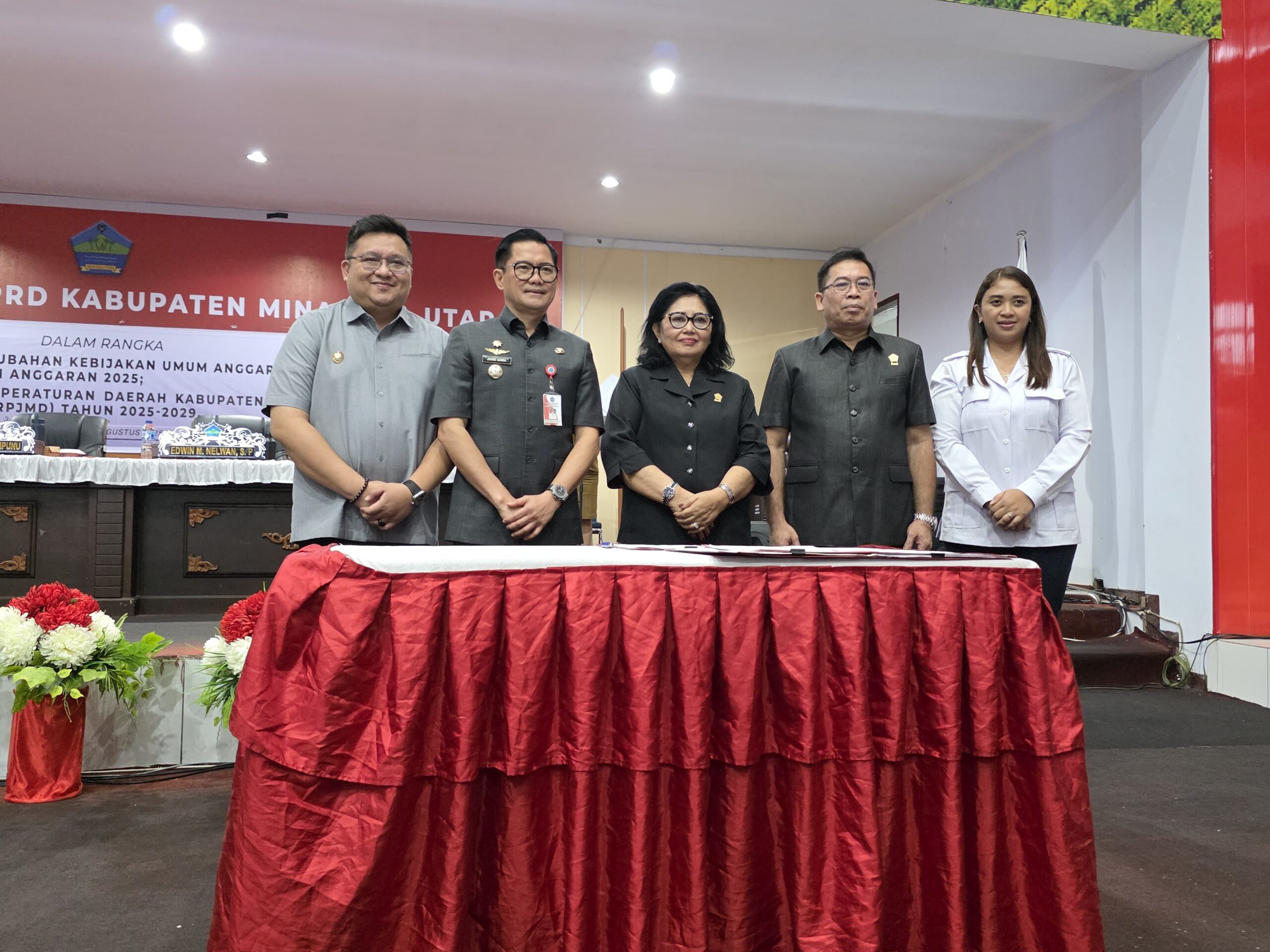 DPRD Minut Paripurnakan Penandatanganan Nota Kesepakatan Perubahan KUA PPAS 2025 ‎