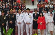 Hukum Tua Meiwan Merentek Terima Penghargaan dari Bupati Franky Wongkar