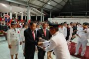 Tercepat Lunasi PBB-P2, Camat Ranoyapo Terima Penghargaan dari Bupati Minsel