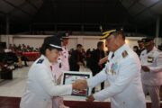 Desa Tumpaan Dua terima Penghargaan dari Bupati Franky Wongkar