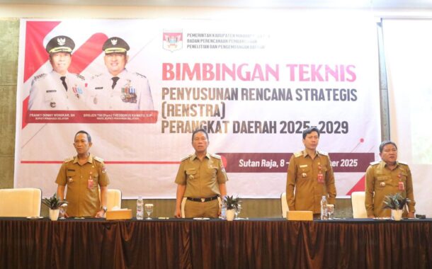 Bupati FDW Buka Bimtek Penyusunan Renstra Perangkat Daerah Tahun 2025-2029