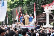 Gubernur Yulius Turun Langsung dan Sapa Pendemo