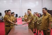 Serahkan SK PPPK Tahap II Kepada 213 Pegawai, Ini Pesan Bupati Mitra