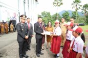 Bupati Ronald Kandoli Pacu Semangat Belajar dengan Beasiswa Prestasi