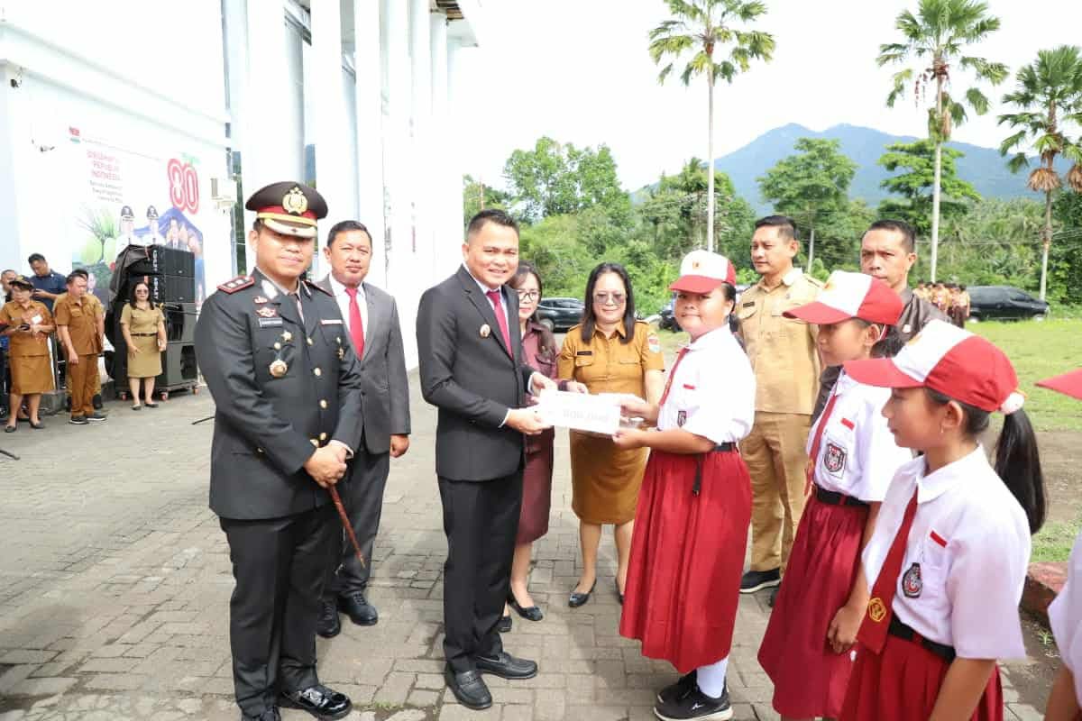 Bupati Ronald Kandoli Pacu Semangat Belajar dengan Beasiswa Prestasi