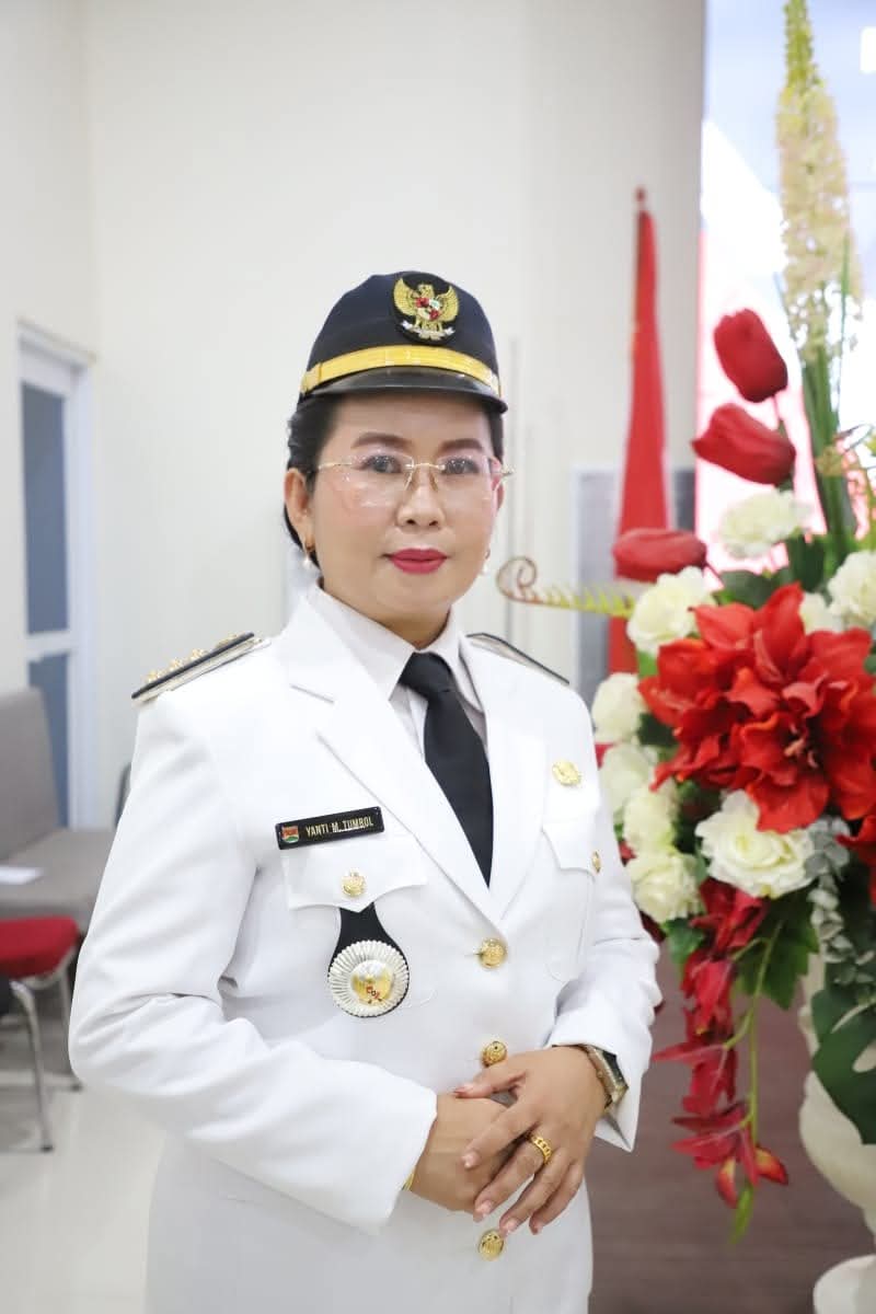 Dilantik Bupati Ronald Kandoli, Yanti Magdalena Tumbol S.Sos Sah Camat Tombatu Utara