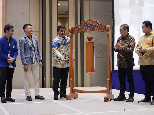 Gubernur Yulius Selvanus Dorong Mahasiswa Jadi Penggerak Ekonomi Biru dan Hijau di Sulut