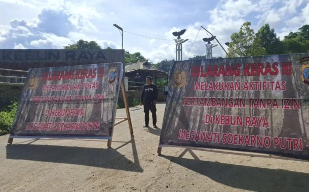 Polres Mitra Pasang Baliho Himbauan dan Larangan Pertambangan Ilegal di Pintu Masuk Kebun Raya Ratatotok