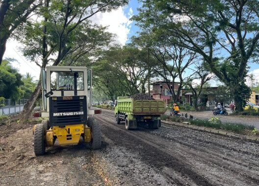 Perbaikan Jalan Ir. Soekarno Mulai Dikerjakan, Alat Berat Diturunkan ke Lokasi