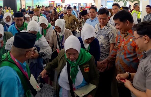 Diiringi Doa, Gubernur Yulius Selvanus Resmi Lepas Jemaah Haji Sulut