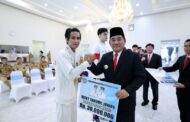 Gubernur Yulius Serahkan Bonus bagi Atlet Berprestasi, Tegaskan Komitmen Pemprov Majukan Olahraga Sulut