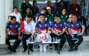 Tidak Hanya Membuka Acara, Gubernur Yulius Turun Langsung Menjadi Peserta
