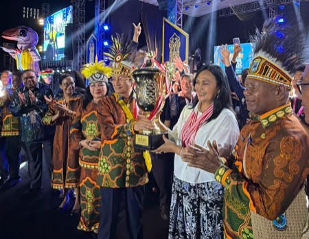 Kontingen Sulut Raih Juara Umum Pesparawi Nasional XIV, Gubernur Yulius Apresiasi Prestasi Tim Paduan Suara