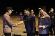 Gubernur Yulius Selvanus Sambut Kedatangan Kapolri di Bandara Sam Ratulangi Manado