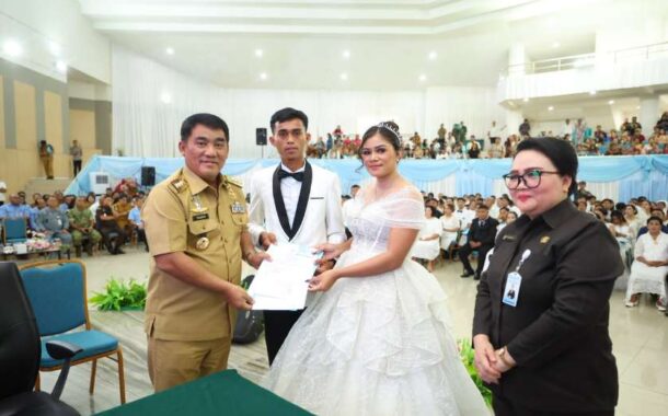 Gubernur YSK Jadi Saksi Kawin Massal Harganas, Puluhan Pasangan Resmi Peroleh Kepastian Hukum